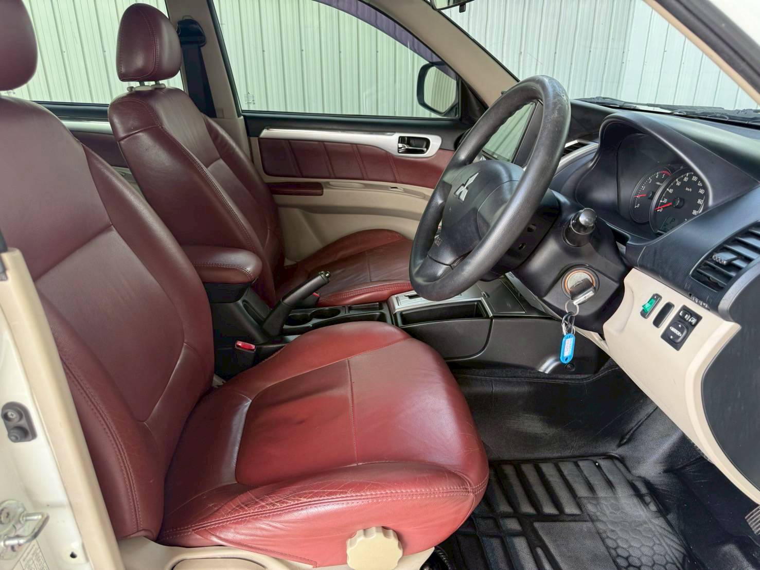 2013 MITSUBISHI PAJERO SPORT 2.5 GLS