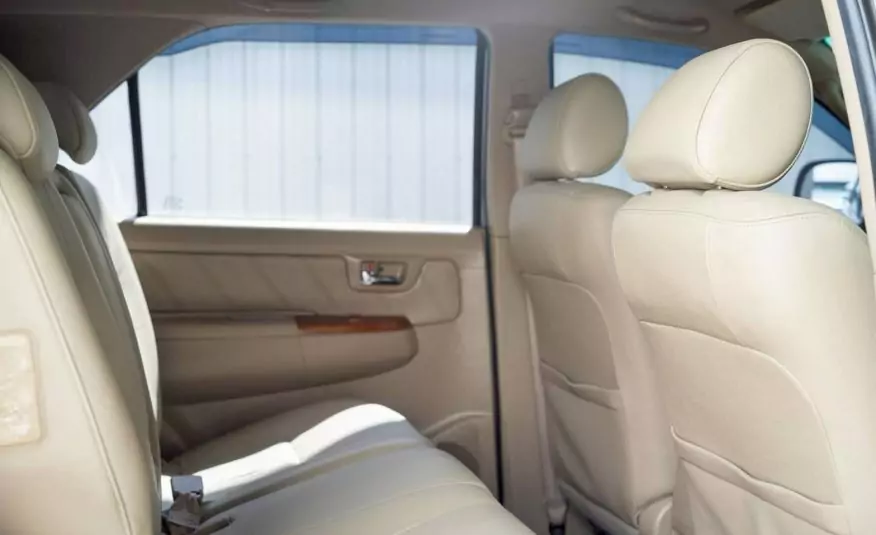 2010 TOYOTA FORTUNER 2.7 V