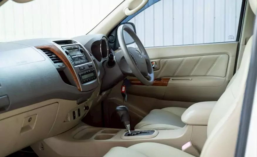 2010 TOYOTA FORTUNER 2.7 V