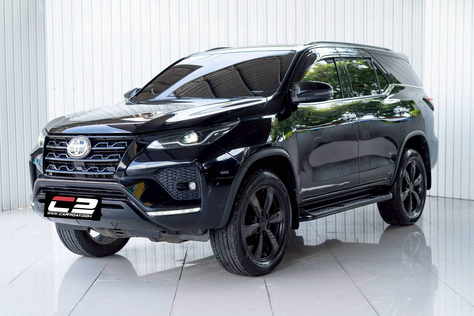 2021 TOYOTA FORTUNER 2.4V Leader 2WD