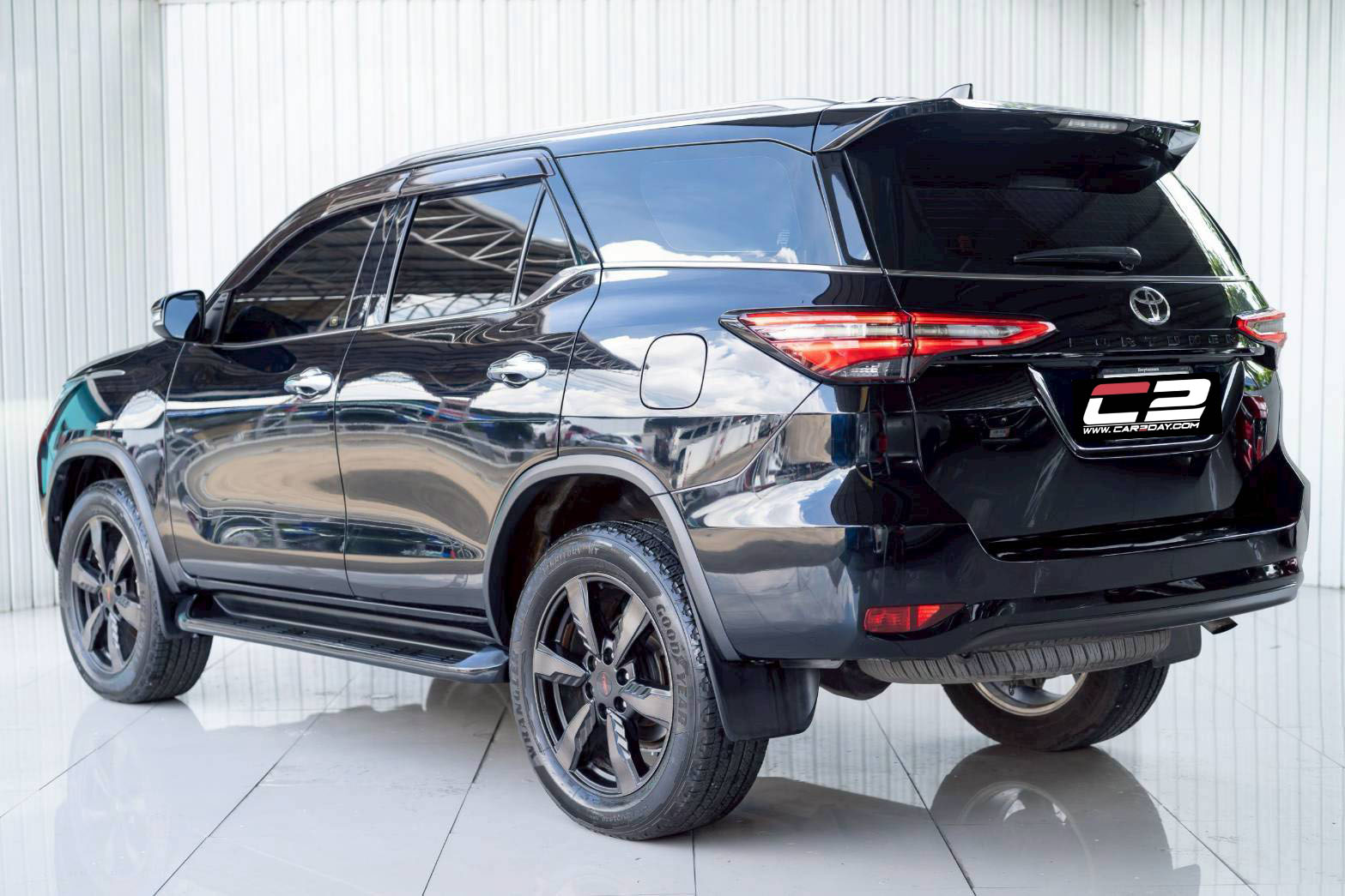 2021 TOYOTA FORTUNER 2.4V Leader 2WD