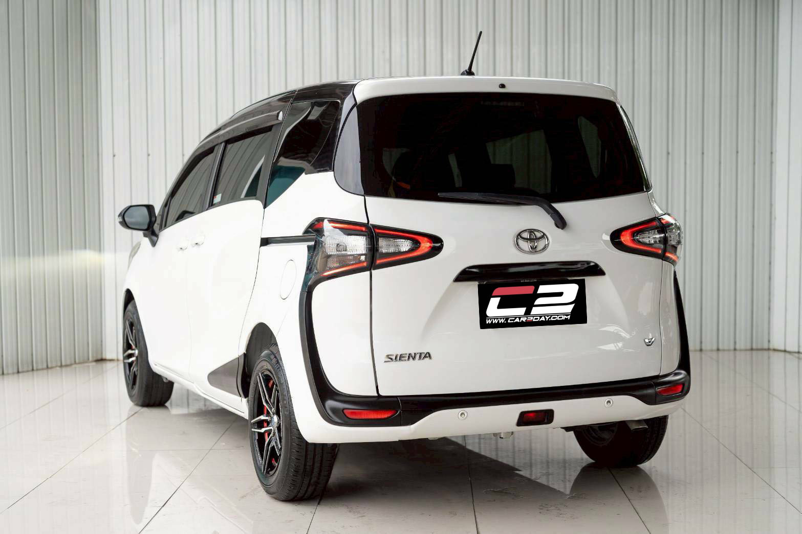 2019 TOYOTA SIENTA 1.5 V