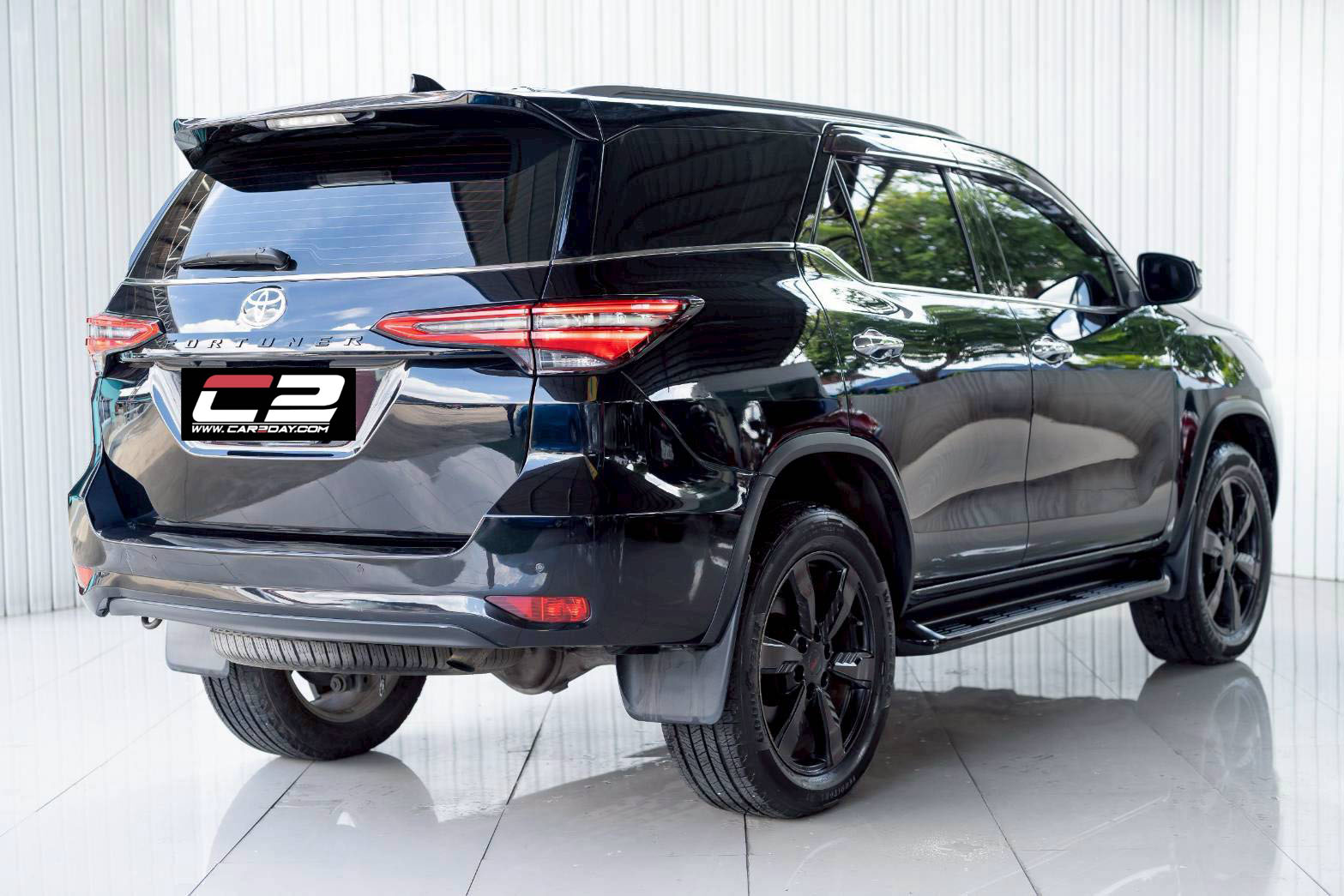 2021 TOYOTA FORTUNER 2.4V Leader 2WD