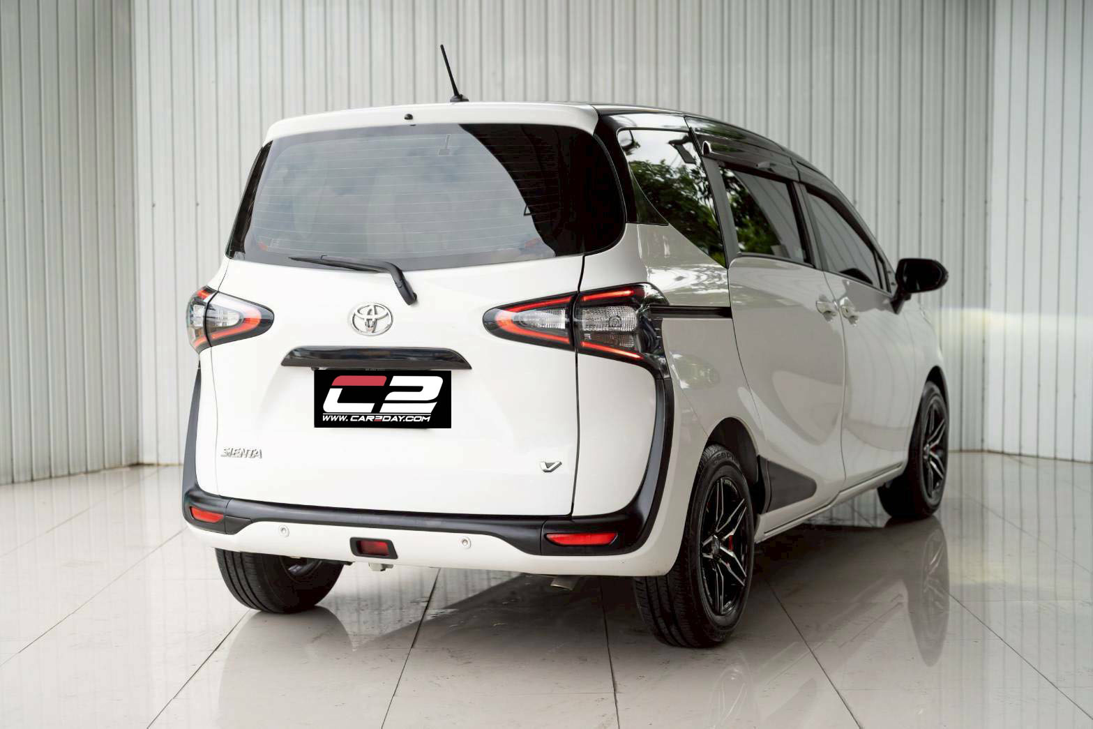 2019 TOYOTA SIENTA 1.5 V