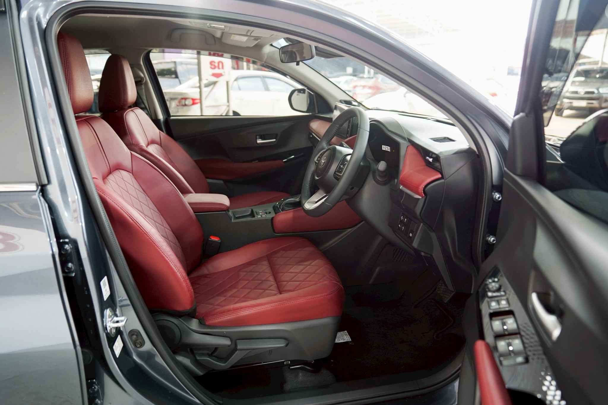 2024 TOYOTA YARIS ATIV 1.2 PREMIUM LUXURY AT