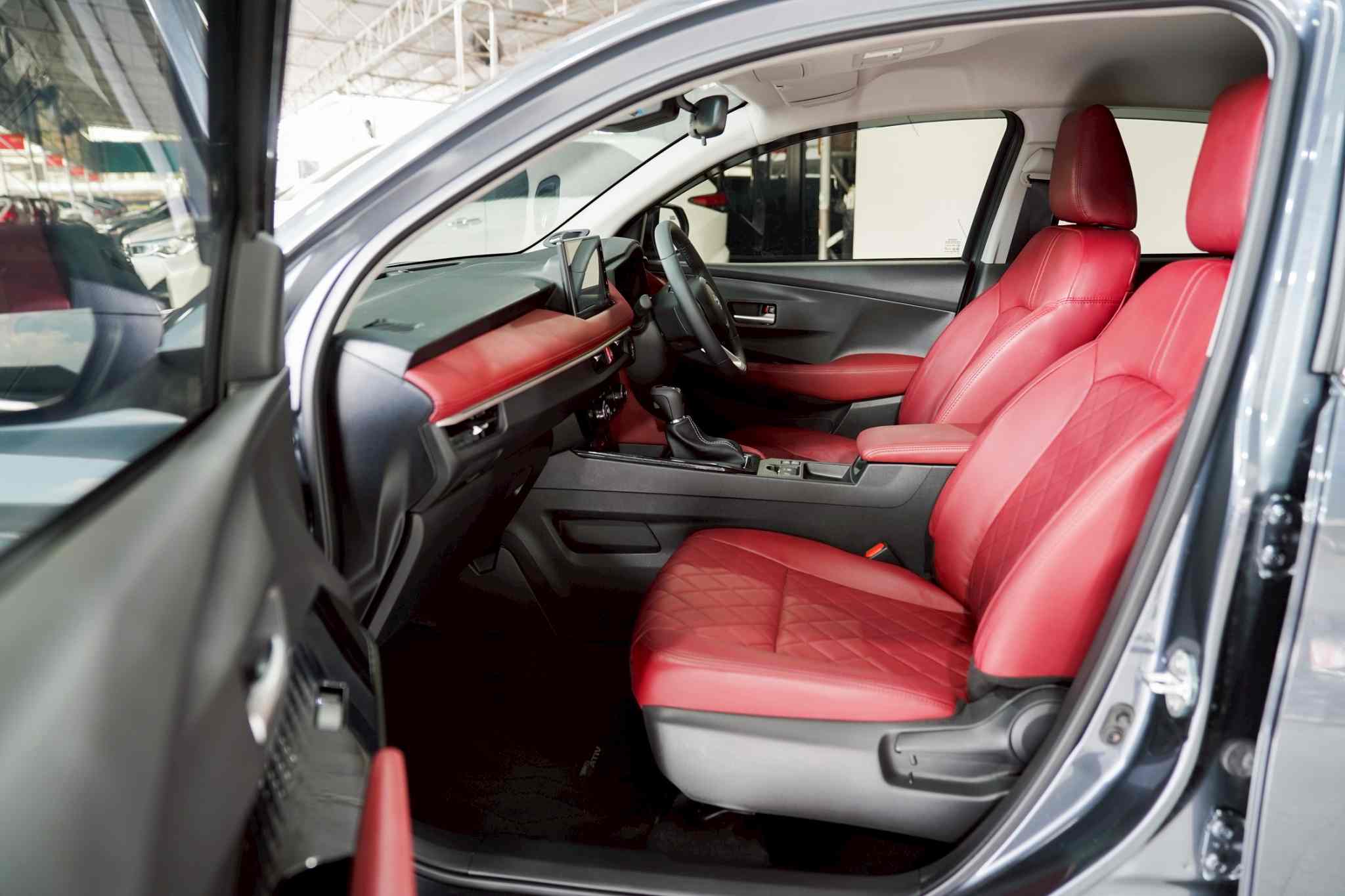 2024 TOYOTA YARIS ATIV 1.2 PREMIUM LUXURY AT