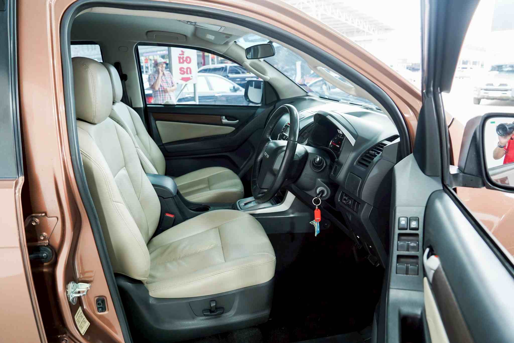 2014 ISUZU MU-X 2.5 VGS DVD NAVI AT