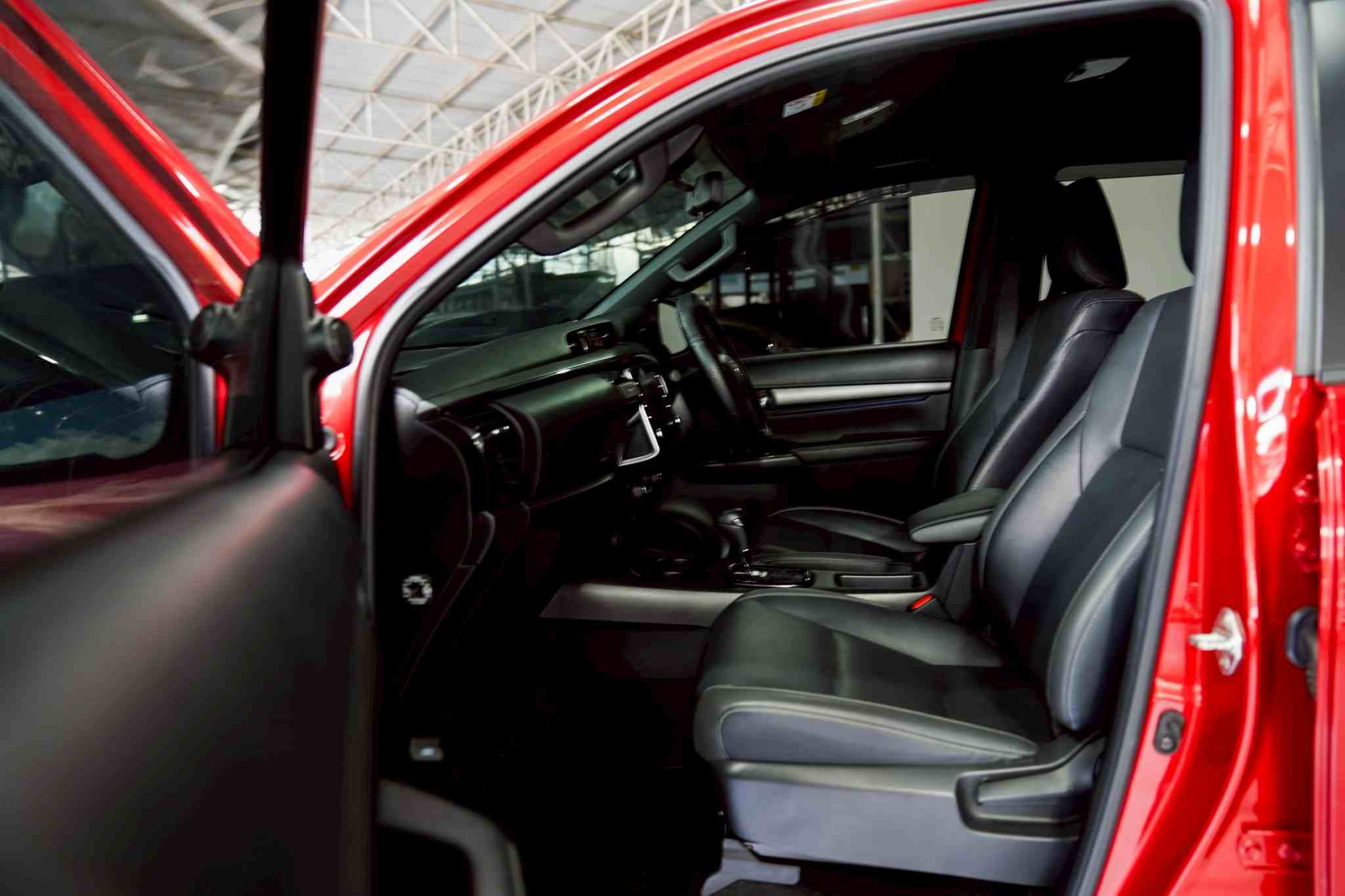 2021 TOYOTA HILUX REVO Double Cab 2.4 ROCCO AT