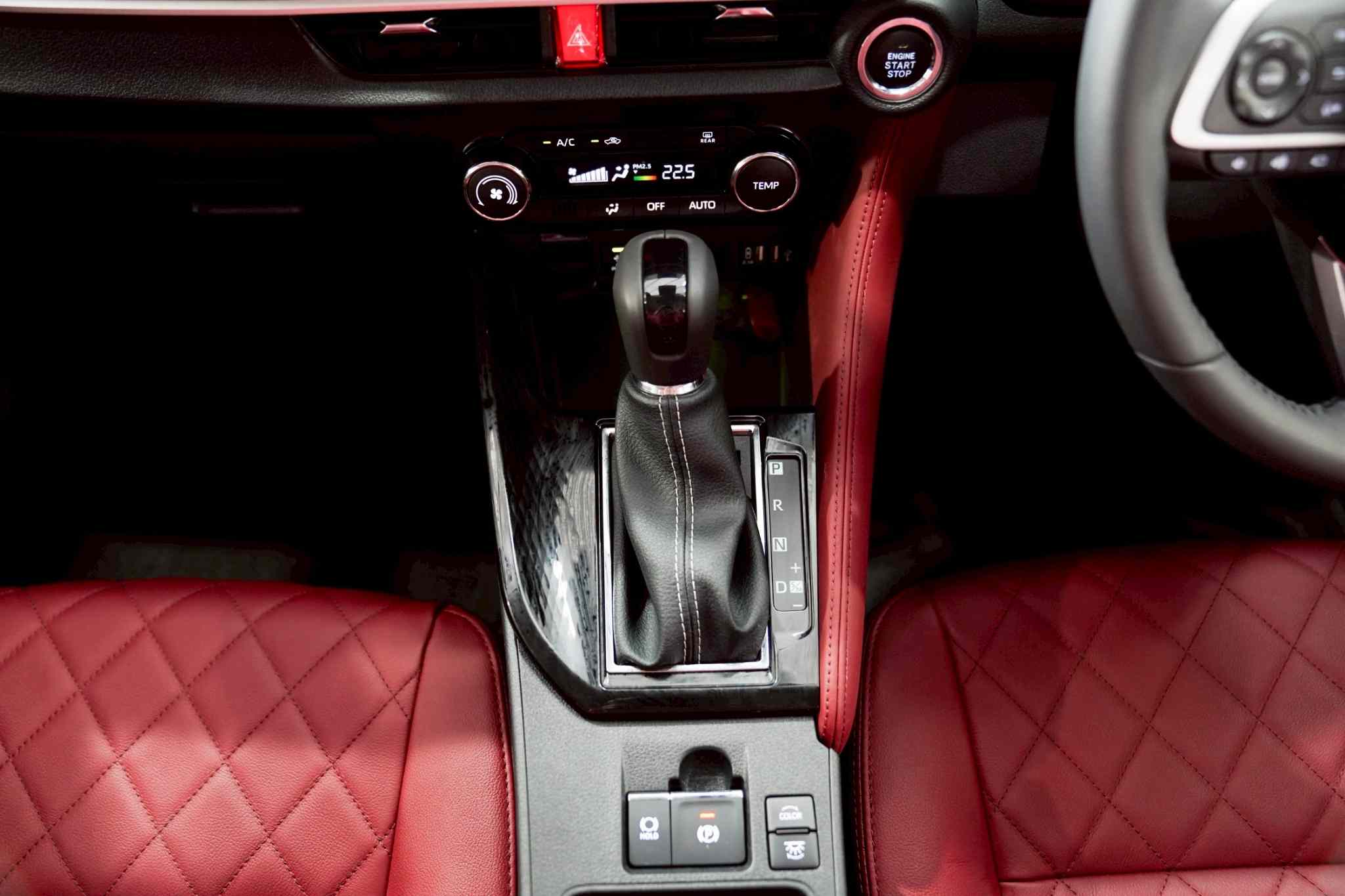 2024 TOYOTA YARIS ATIV 1.2 PREMIUM LUXURY AT