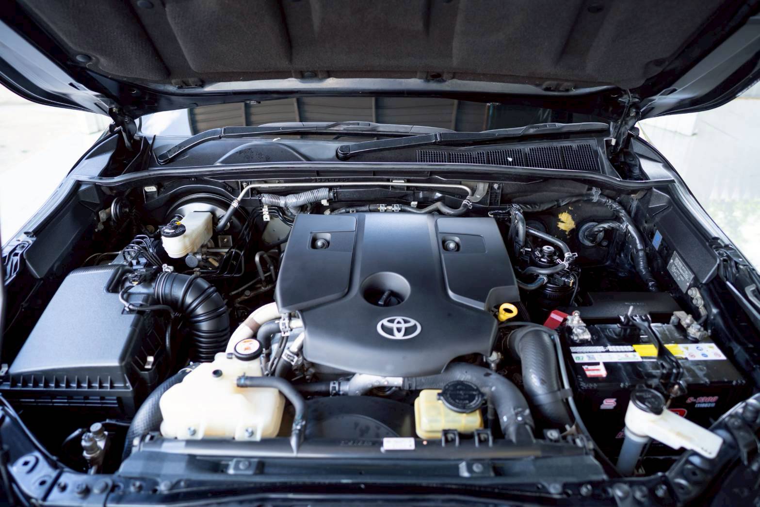 2021 TOYOTA FORTUNER 2.4V Leader 2WD