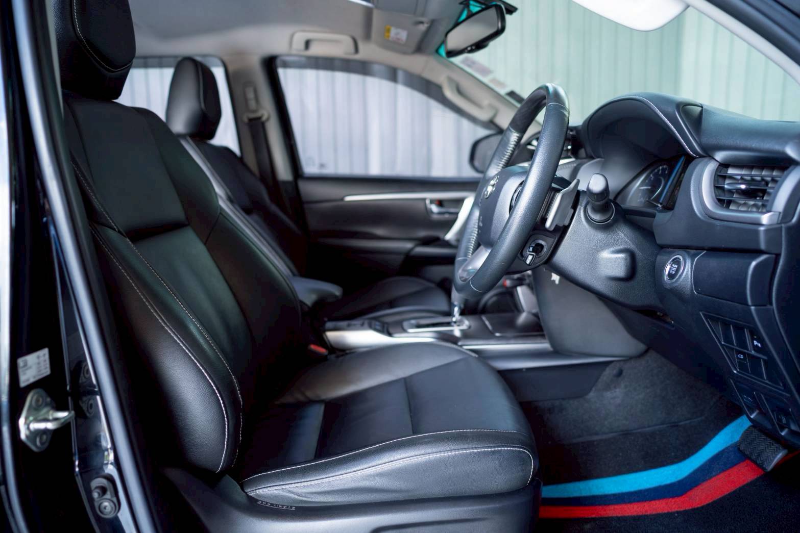 2021 TOYOTA FORTUNER 2.4V Leader 2WD