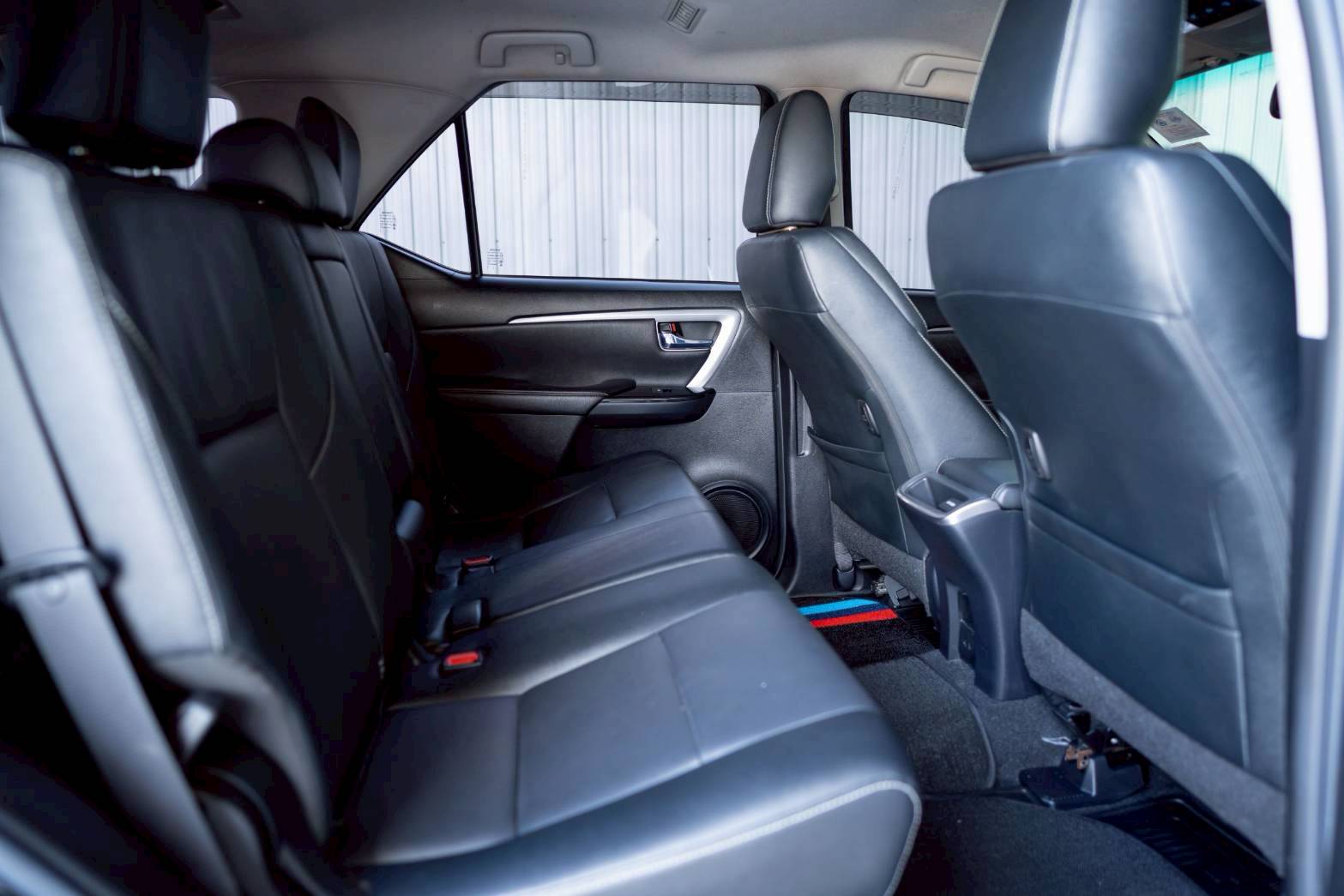 2021 TOYOTA FORTUNER 2.4V Leader 2WD