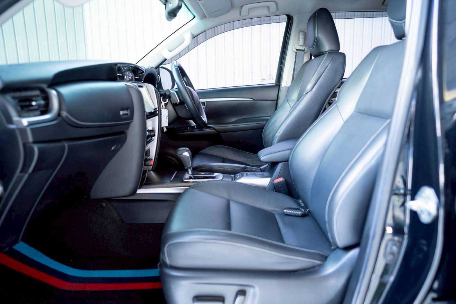 2021 TOYOTA FORTUNER 2.4V Leader 2WD