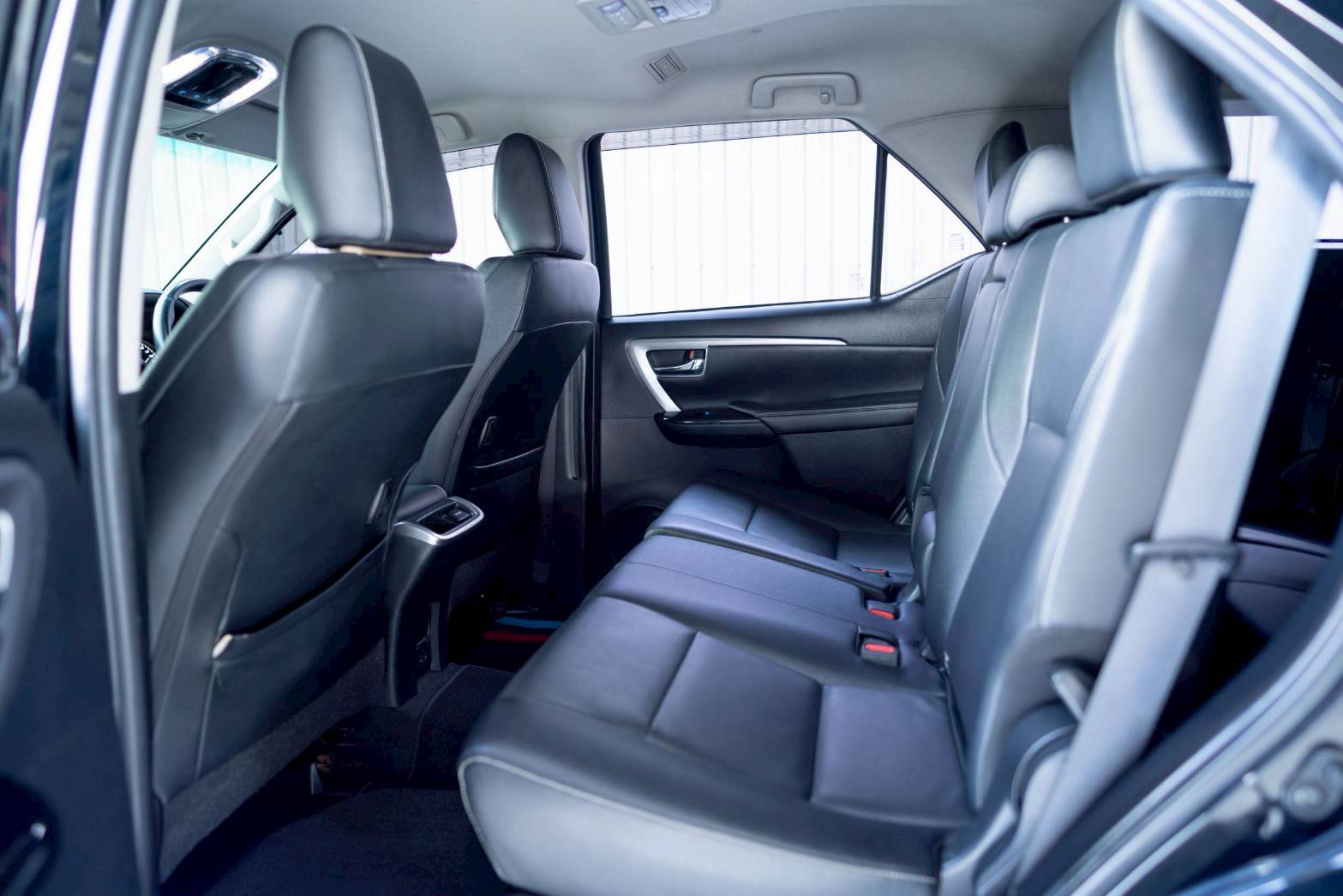 2021 TOYOTA FORTUNER 2.4V Leader 2WD