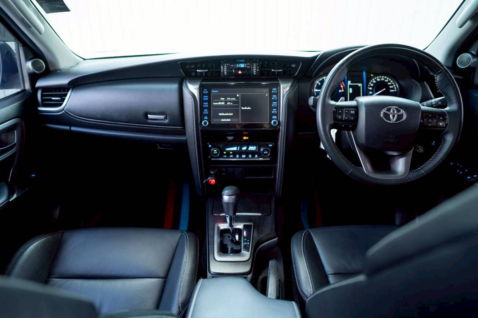 2021 TOYOTA FORTUNER 2.4V Leader 2WD