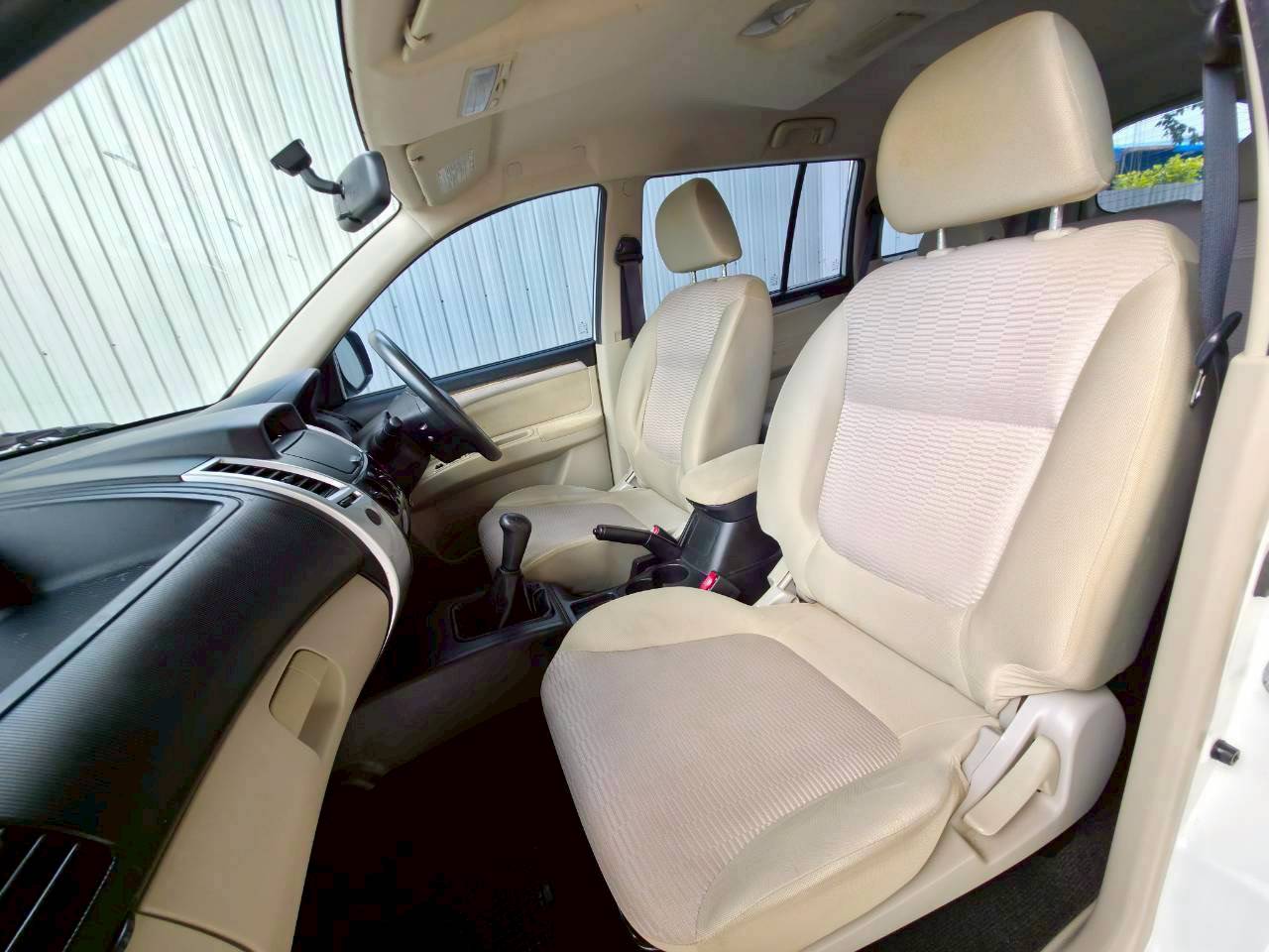 2013 MITSUBISHI PAJERO SPORT 2.4 GLS