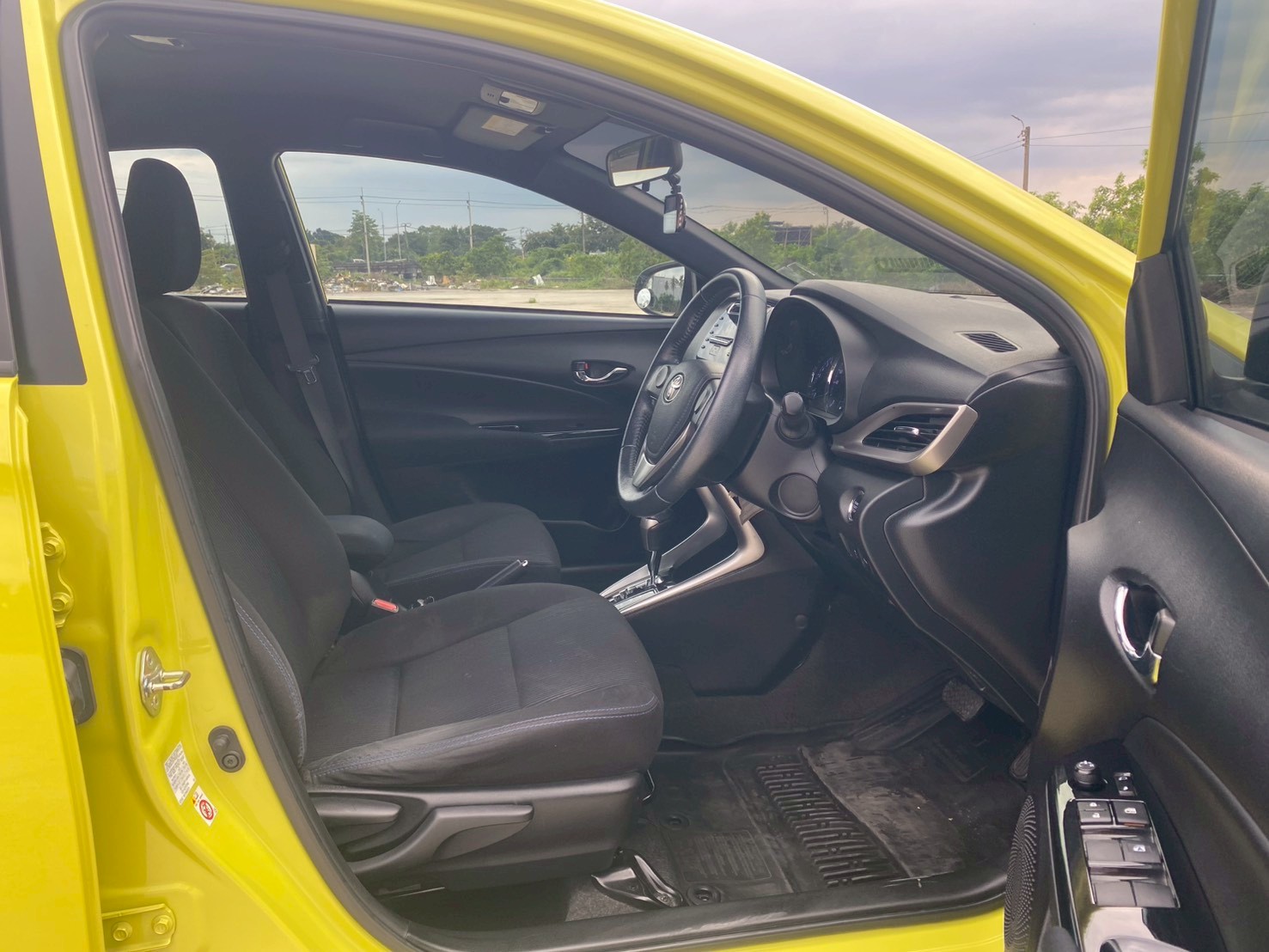 2017 TOYOTA YARIS Hatch 1.2 G TOP CVT