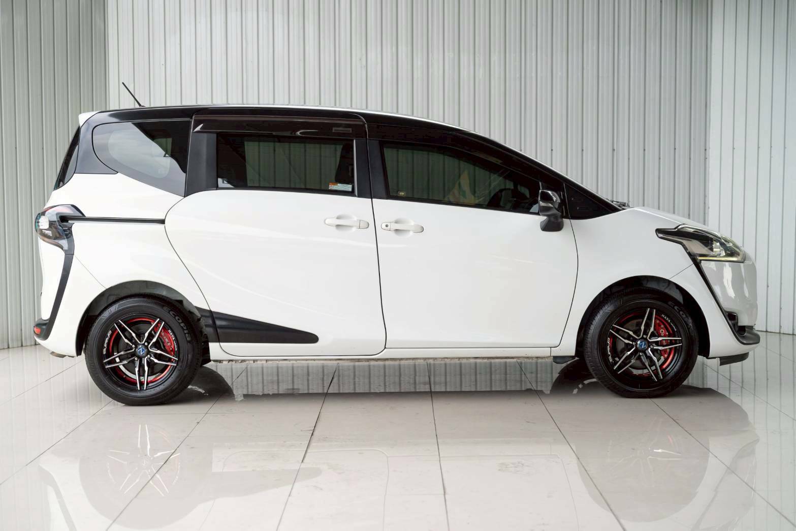 2019 TOYOTA SIENTA 1.5 V
