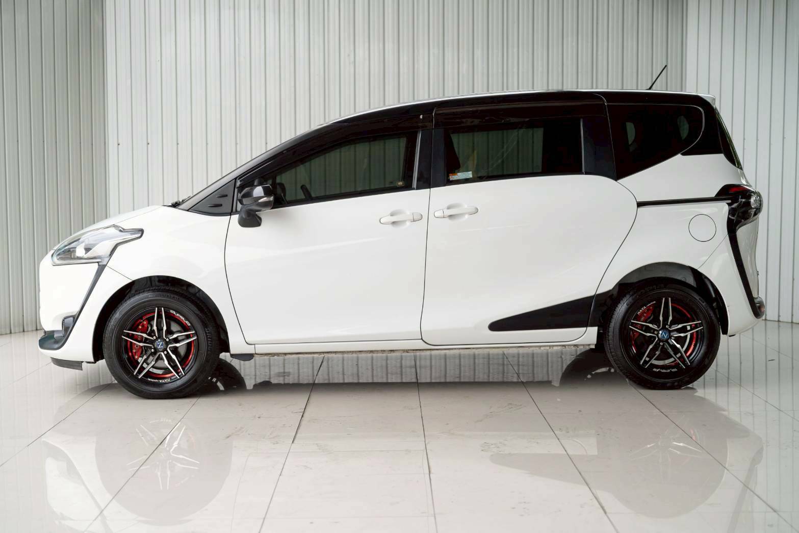 2019 TOYOTA SIENTA 1.5 V