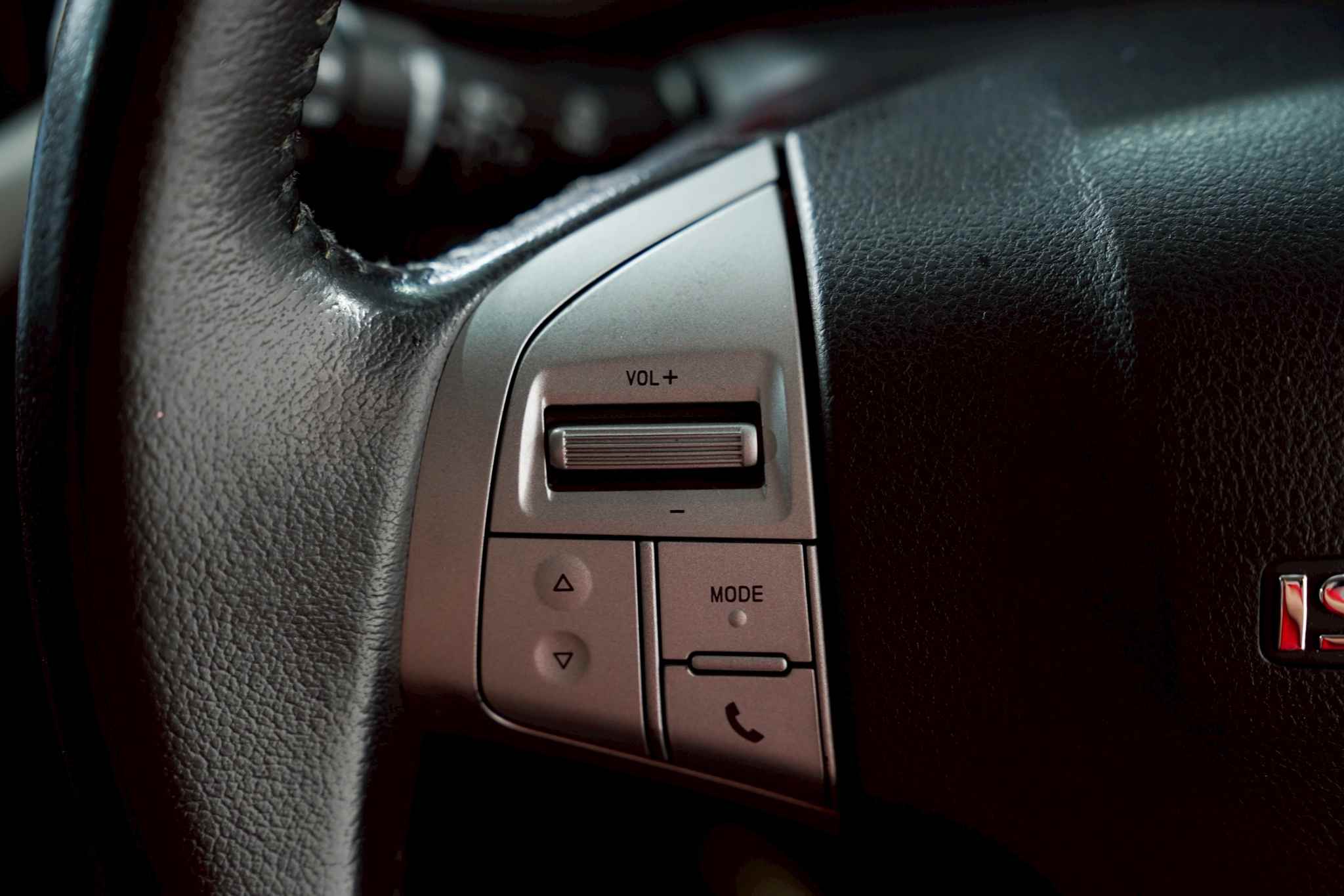 2014 ISUZU MU-X 2.5 VGS DVD AT