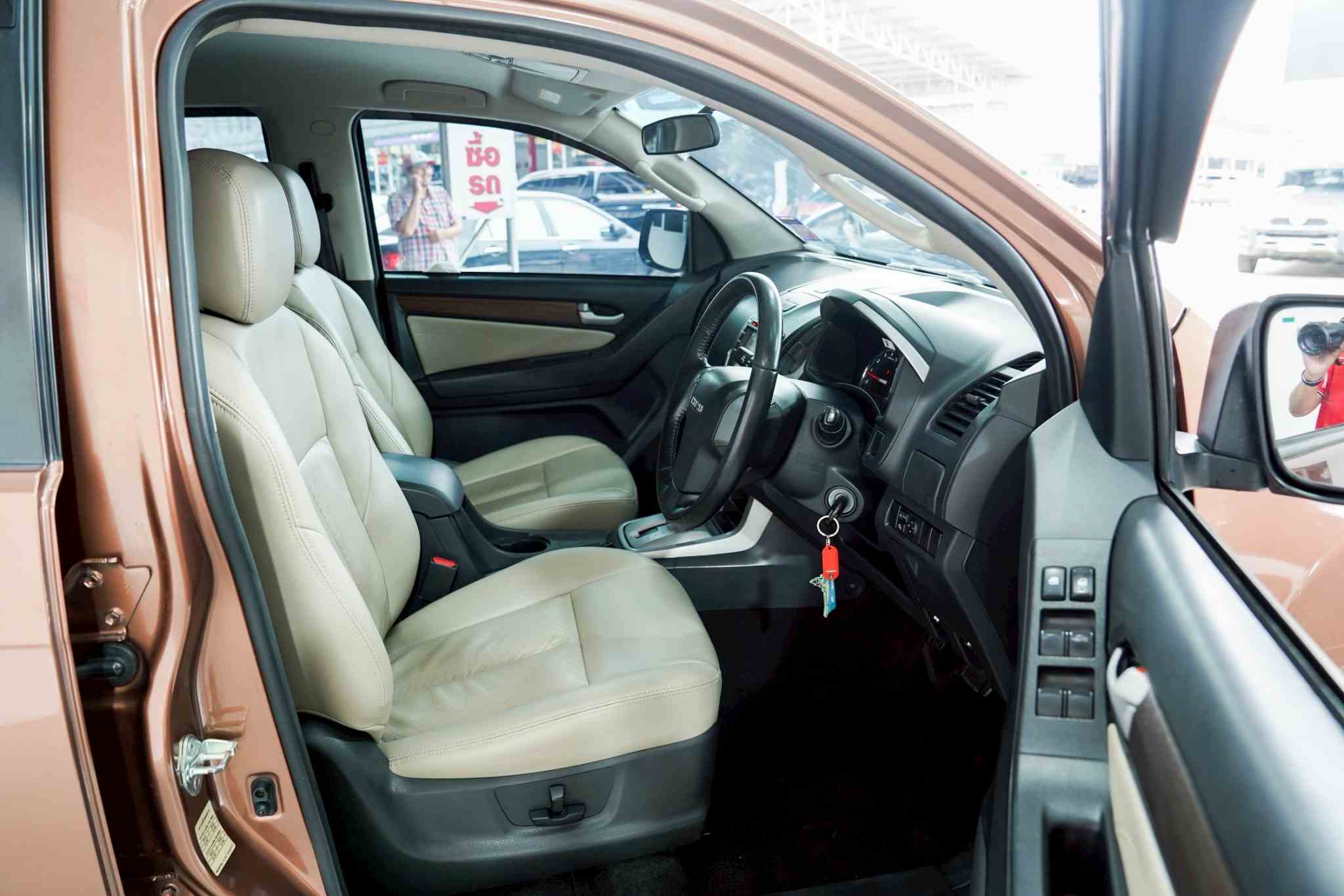 2014 ISUZU MU-X 2.5 VGS DVD AT