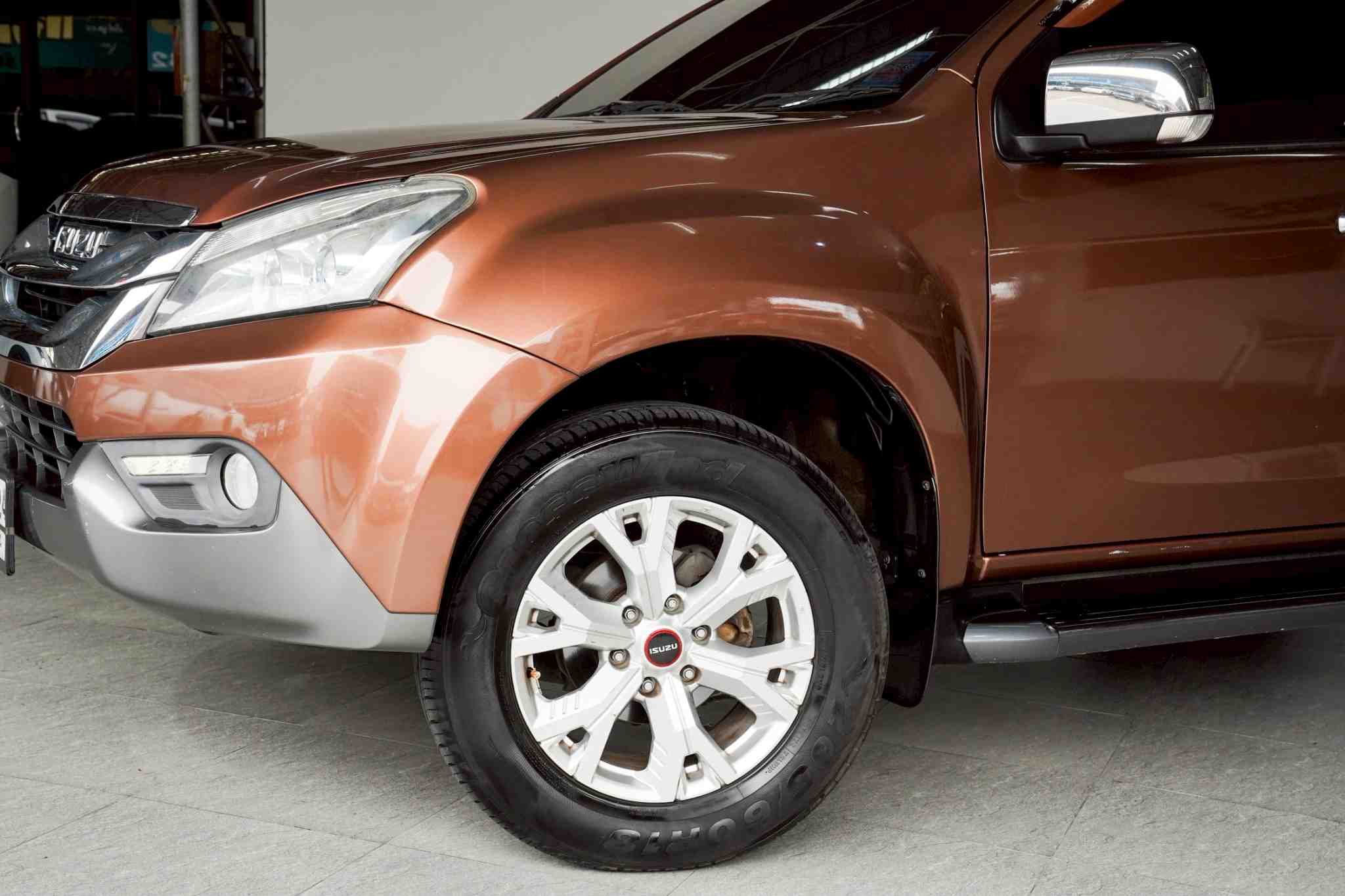 2014 ISUZU MU-X 2.5 VGS DVD AT