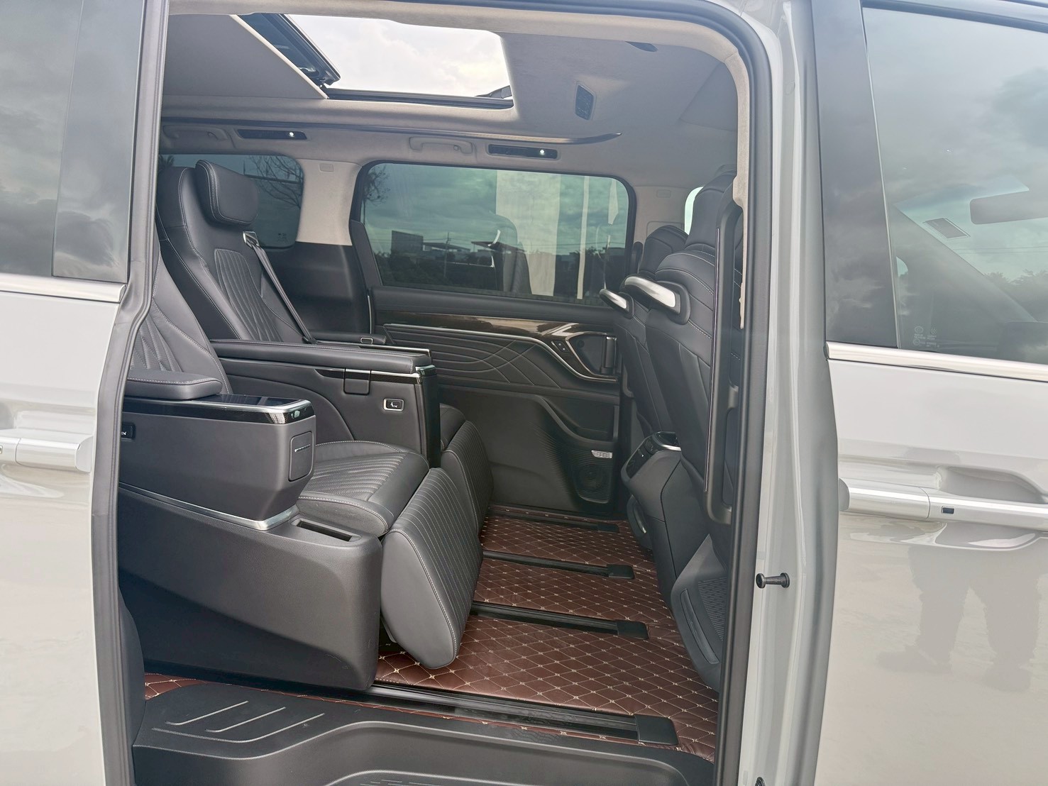 2023 MG Maxus 9 V Super Luxury TOP