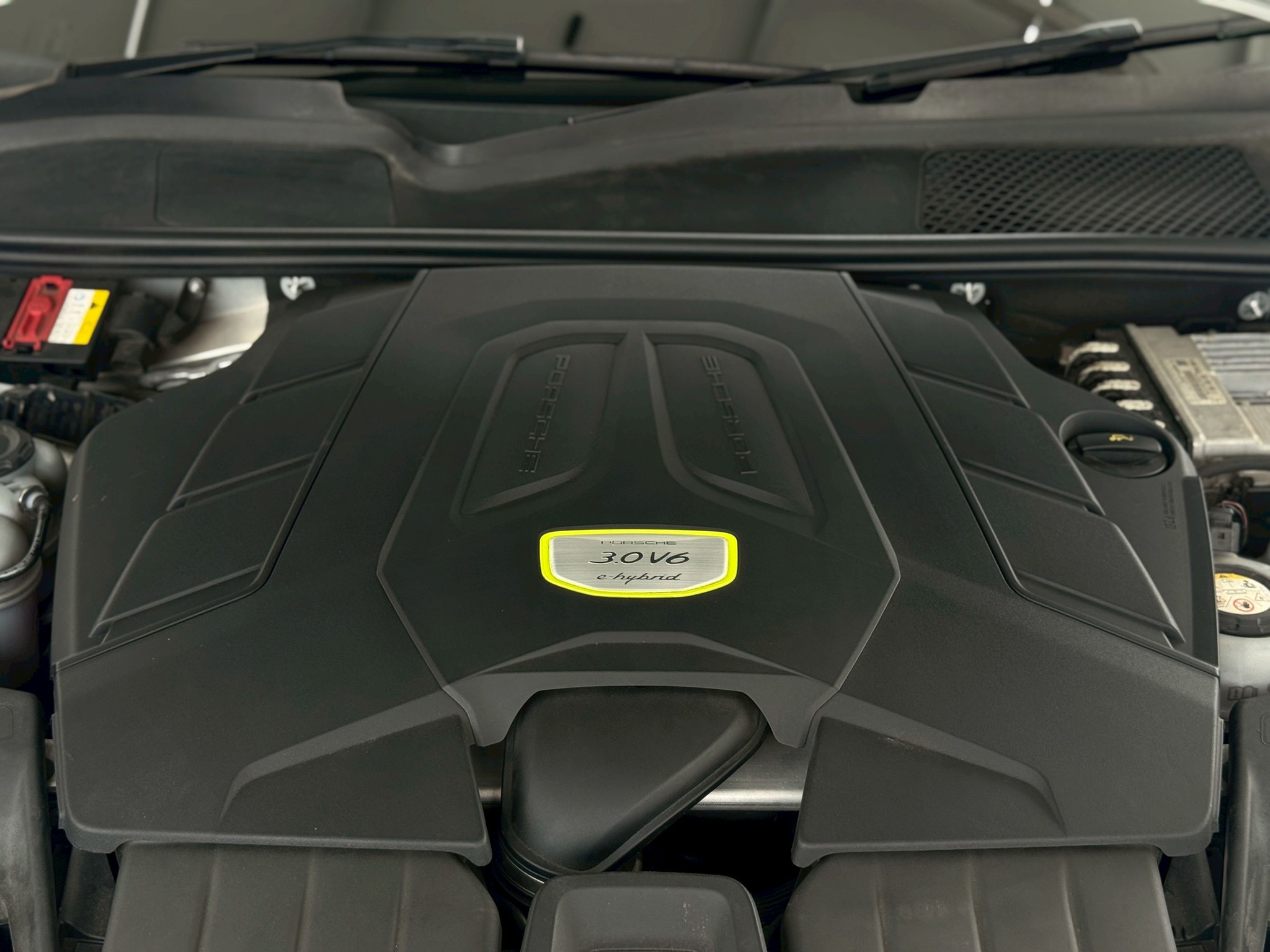 2020 Porsche Cayenne e-hybrid Coupe