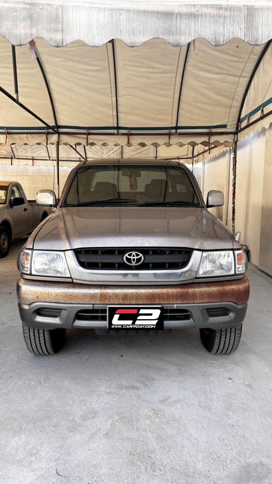 2004 TOYOTA Hilux