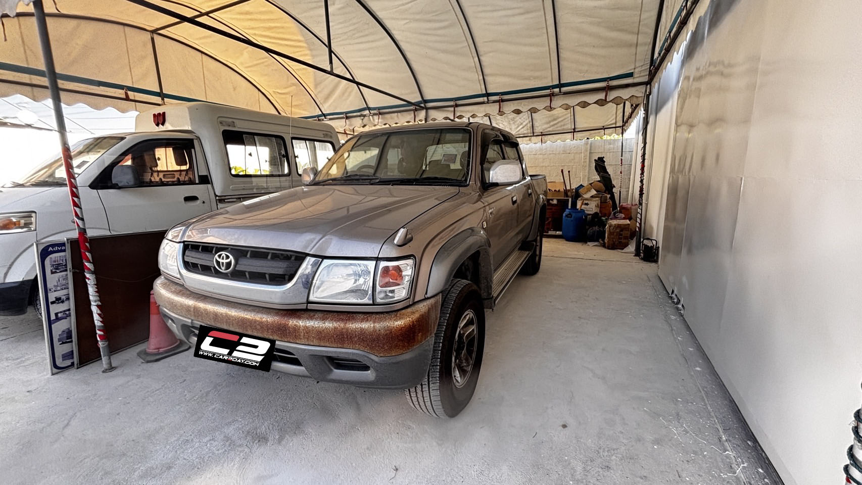 2004 TOYOTA Hilux