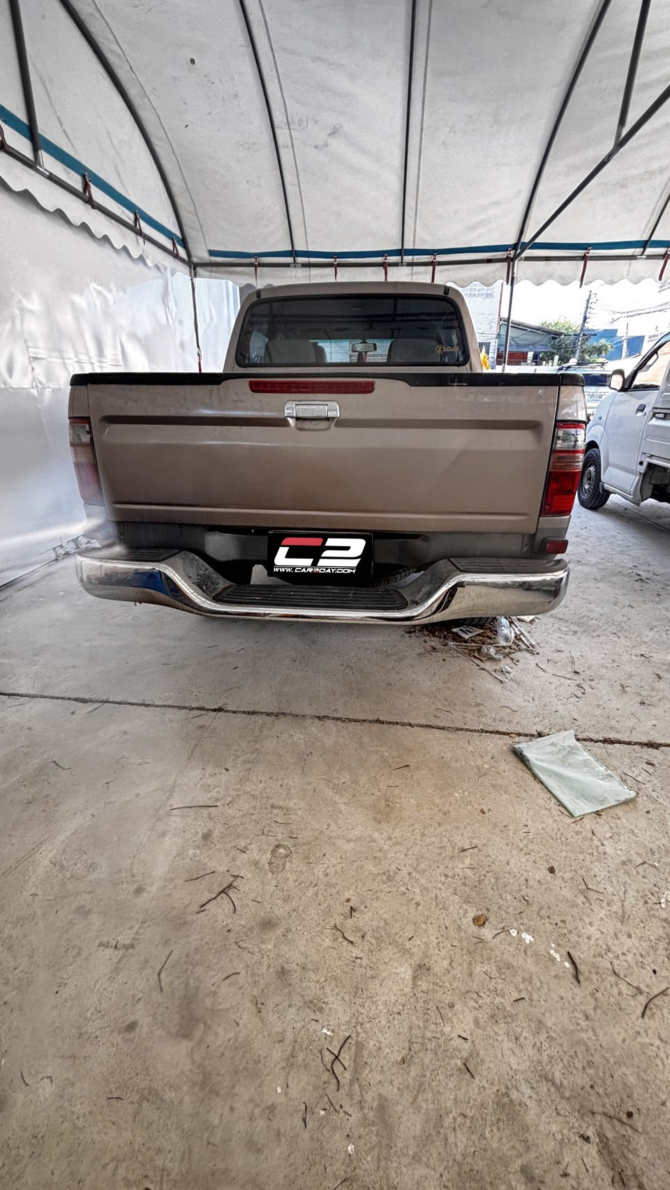 2004 TOYOTA Hilux