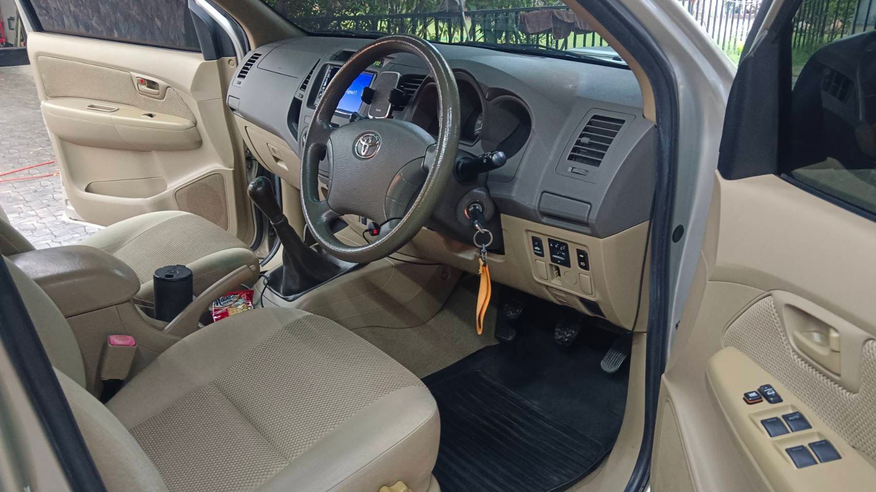 2010 Hilux Vigo Champ 2.5 E Double cab