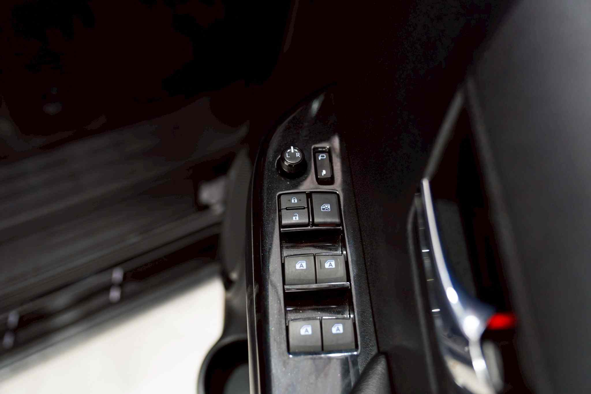 2021 TOYOTA HILUX REVO Double Cab 2.4 ROCCO 2WD AT