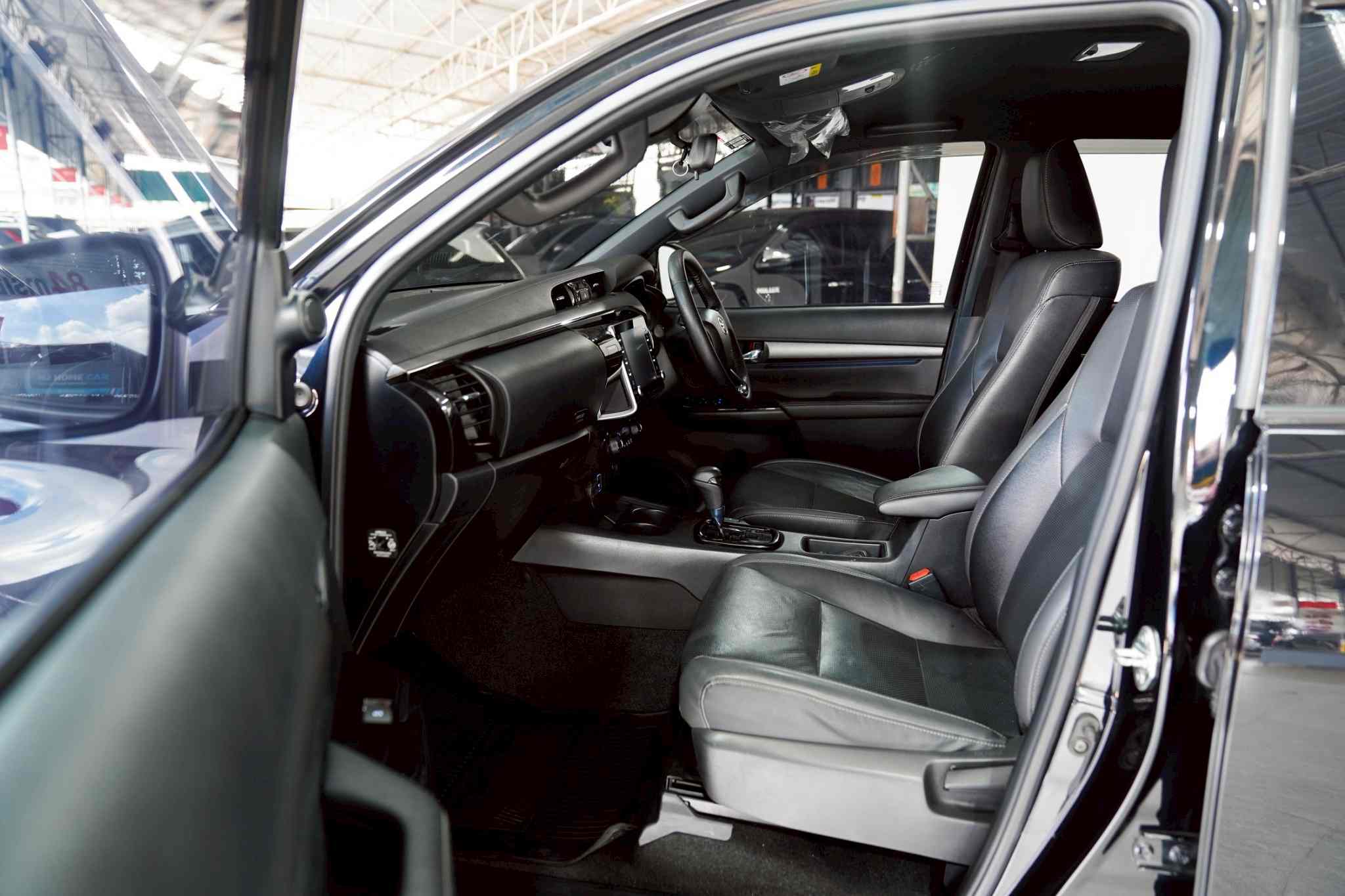 2021 TOYOTA HILUX REVO Double Cab 2.4 ROCCO 2WD AT