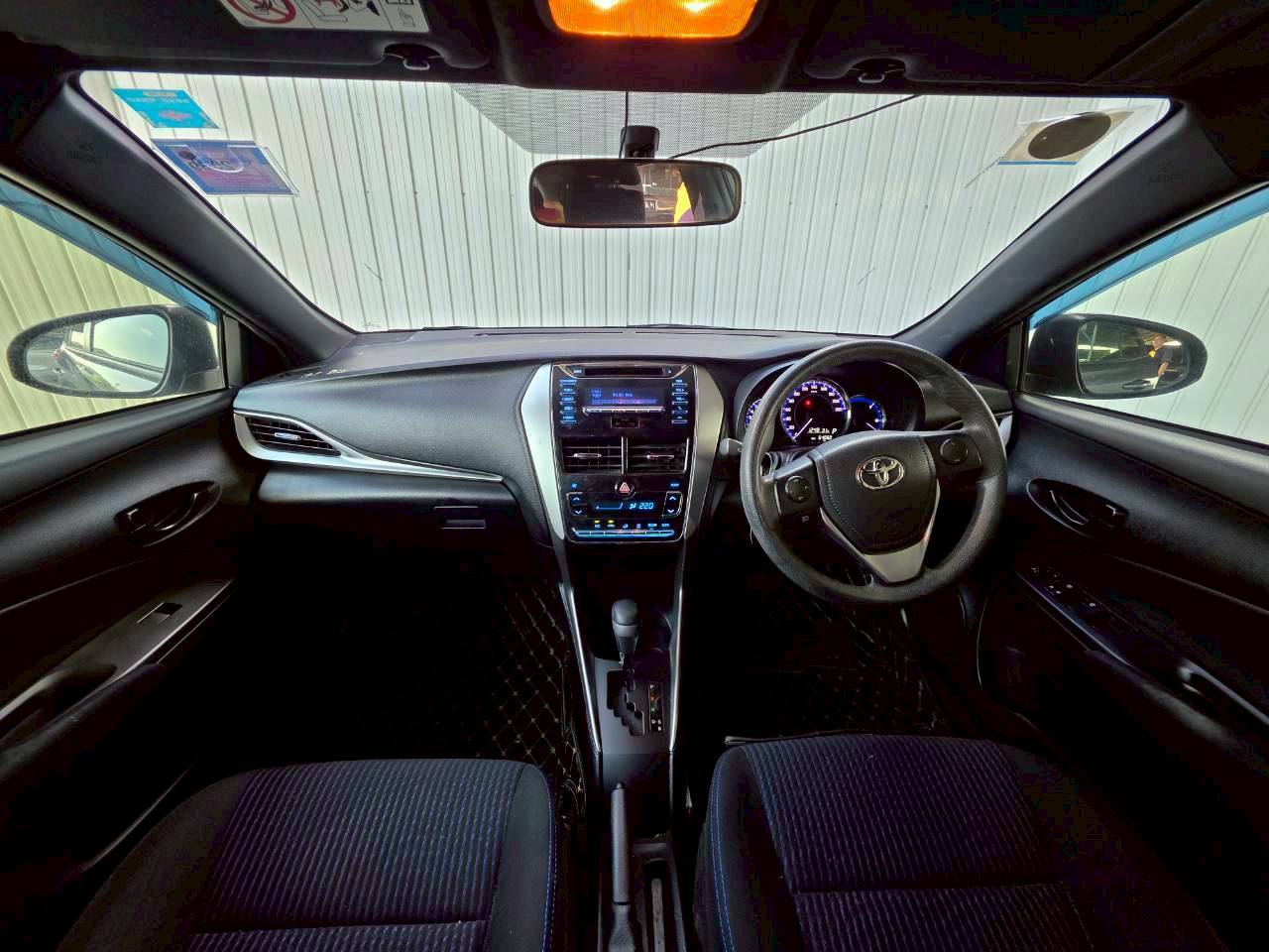 2019 TOYOTA YARIS 1.2 E