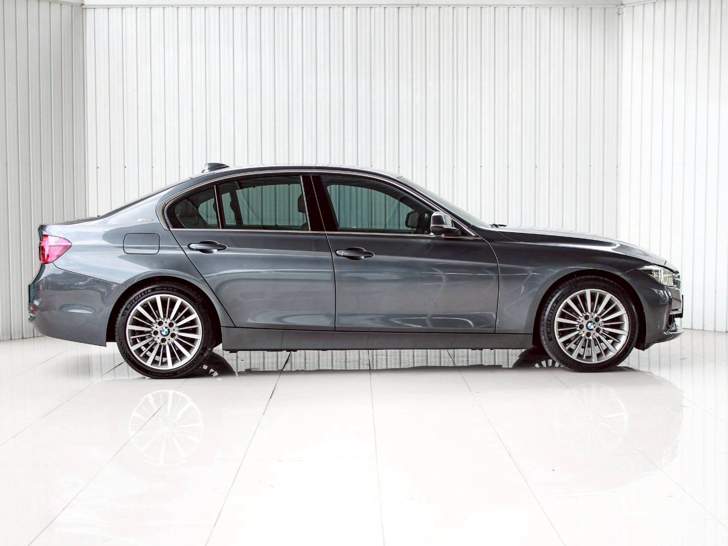 2017 BMW SERIES3 330e LUXURY (LCI)