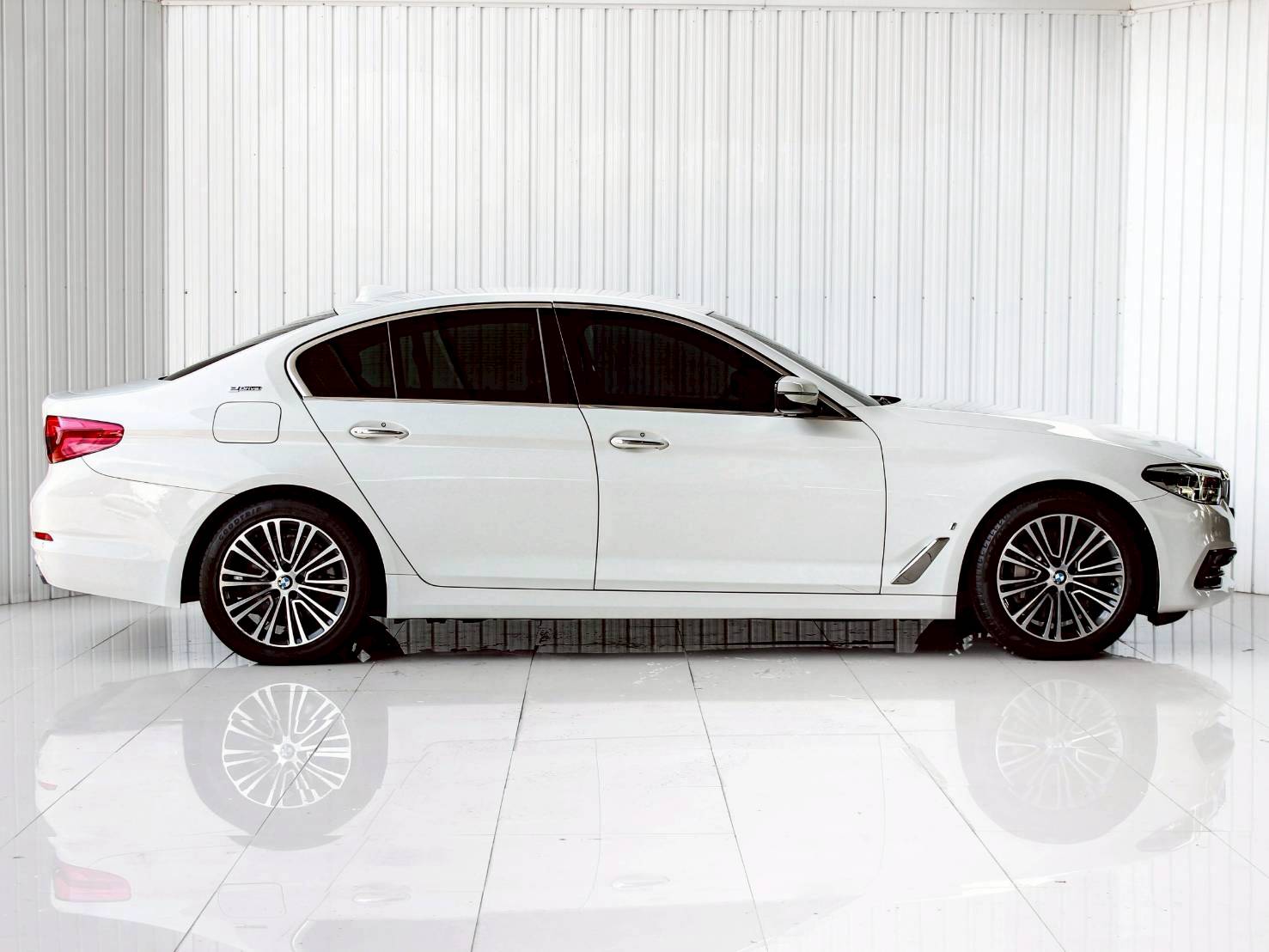 2019 BMW SERIES 5 530e 2.0 HIGHLINE