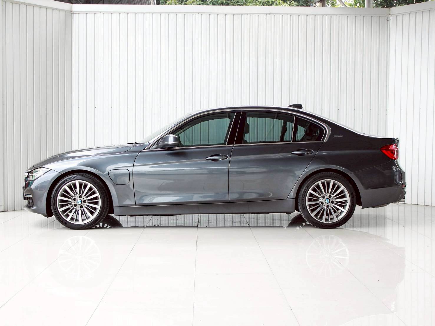 2017 BMW SERIES3 330e LUXURY (LCI)