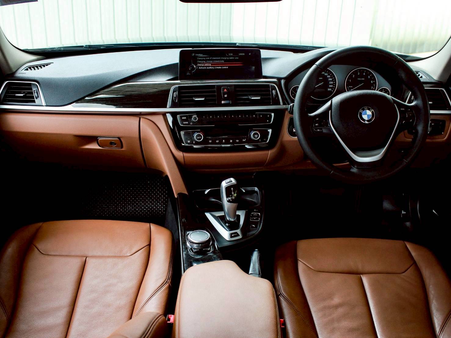 2017 BMW SERIES3 330e LUXURY (LCI)