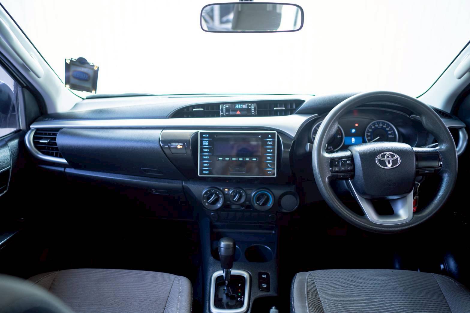 2016 TOYOTA HILUX REVO 2.4 E PLUS