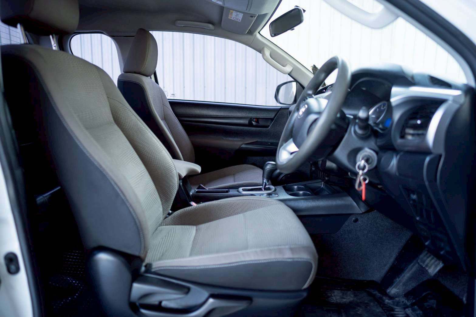 2016 TOYOTA HILUX REVO 2.4 E PLUS