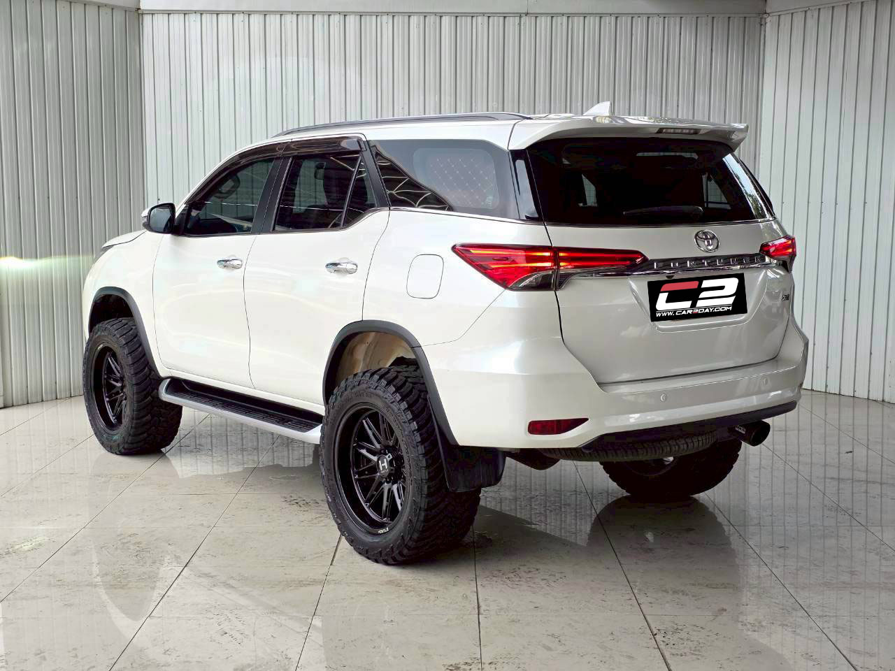 2019 TOYOTA FORTUNER 2.4 V 4WD