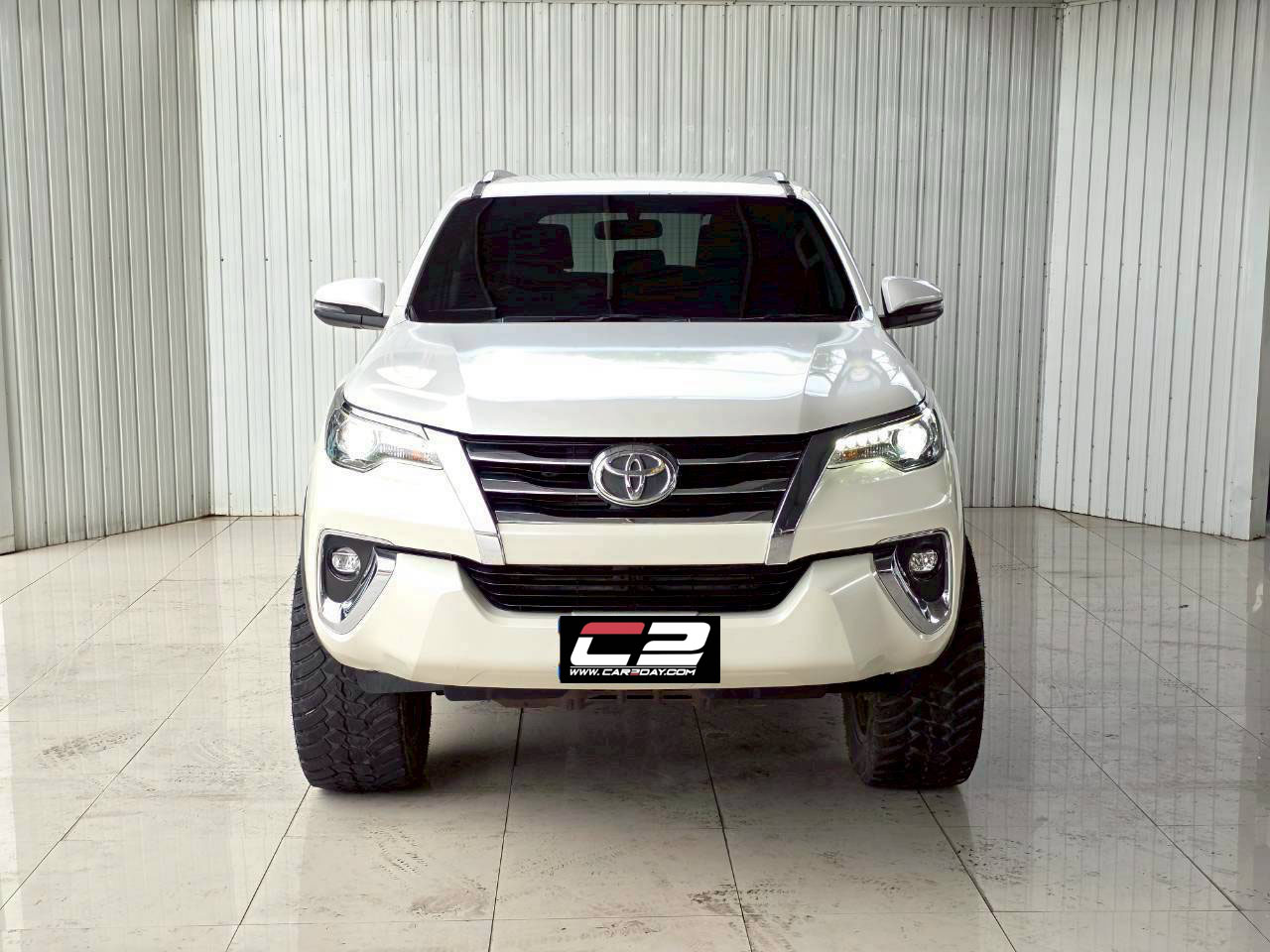 2019 TOYOTA FORTUNER 2.4 V 4WD