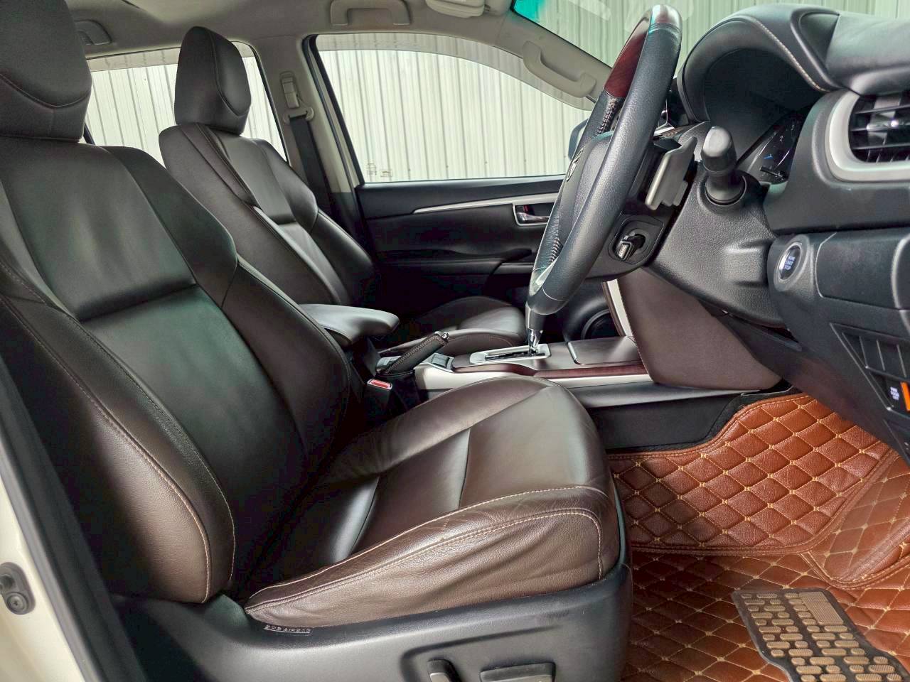 2019 TOYOTA FORTUNER 2.4 V 4WD