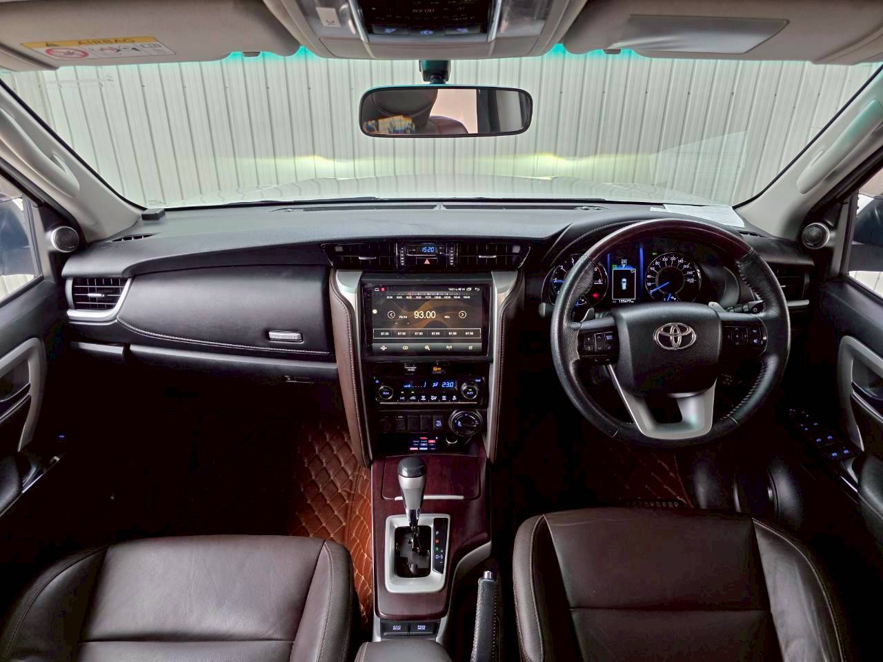 2019 TOYOTA FORTUNER 2.4 V 4WD
