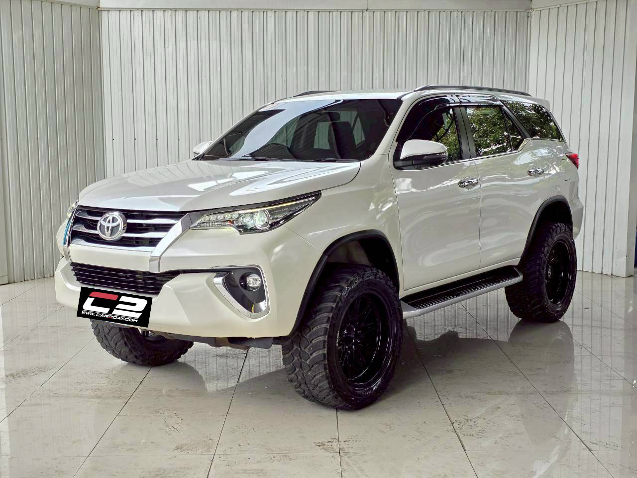 2019 TOYOTA FORTUNER 2.4 V 4WD