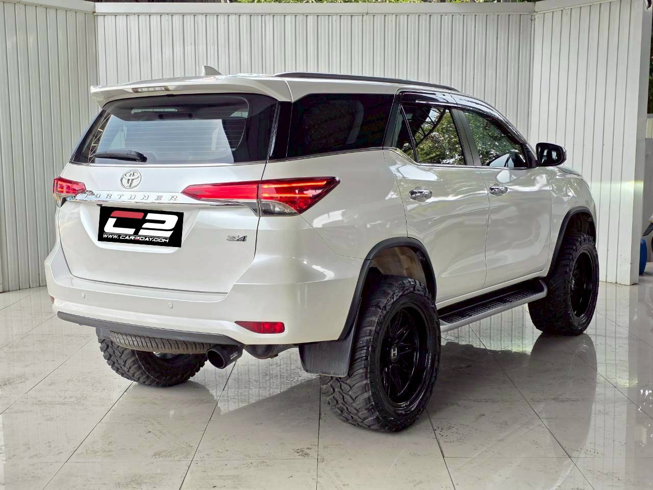 2019 TOYOTA FORTUNER 2.4 V 4WD