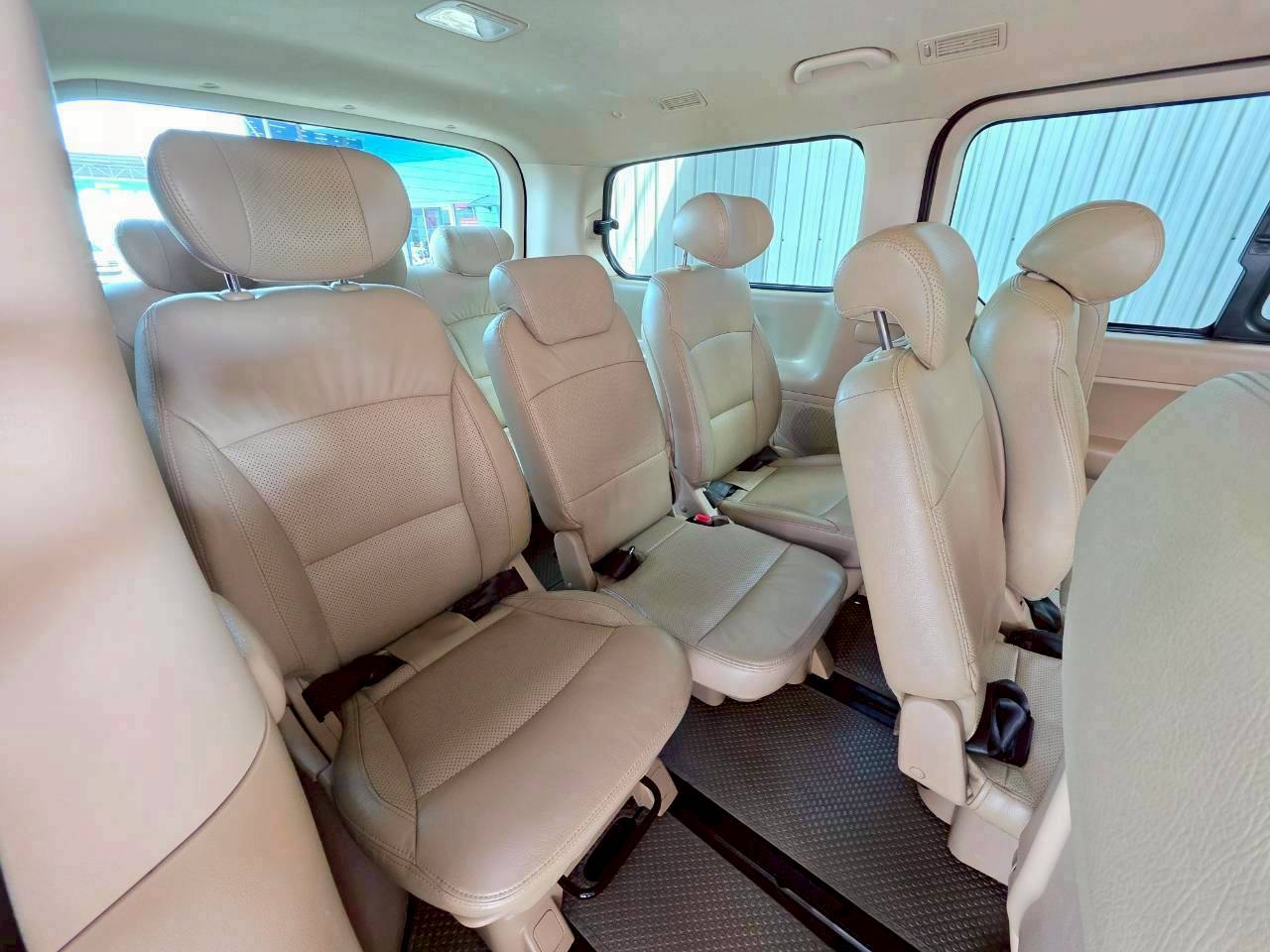 2016 HYUNDAI H1 DELUXE