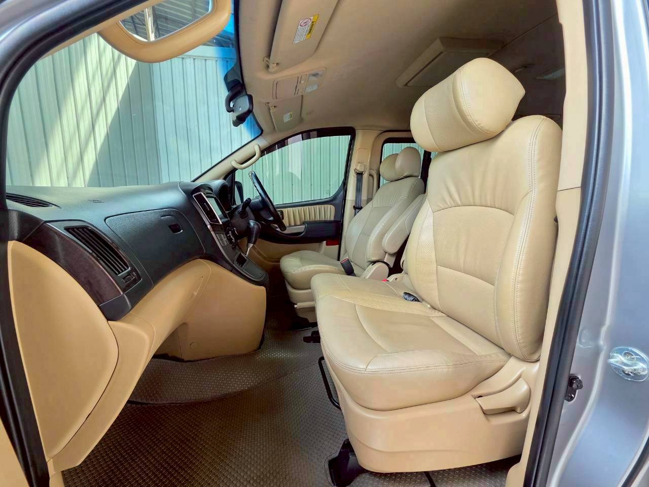 2016 HYUNDAI H1 DELUXE