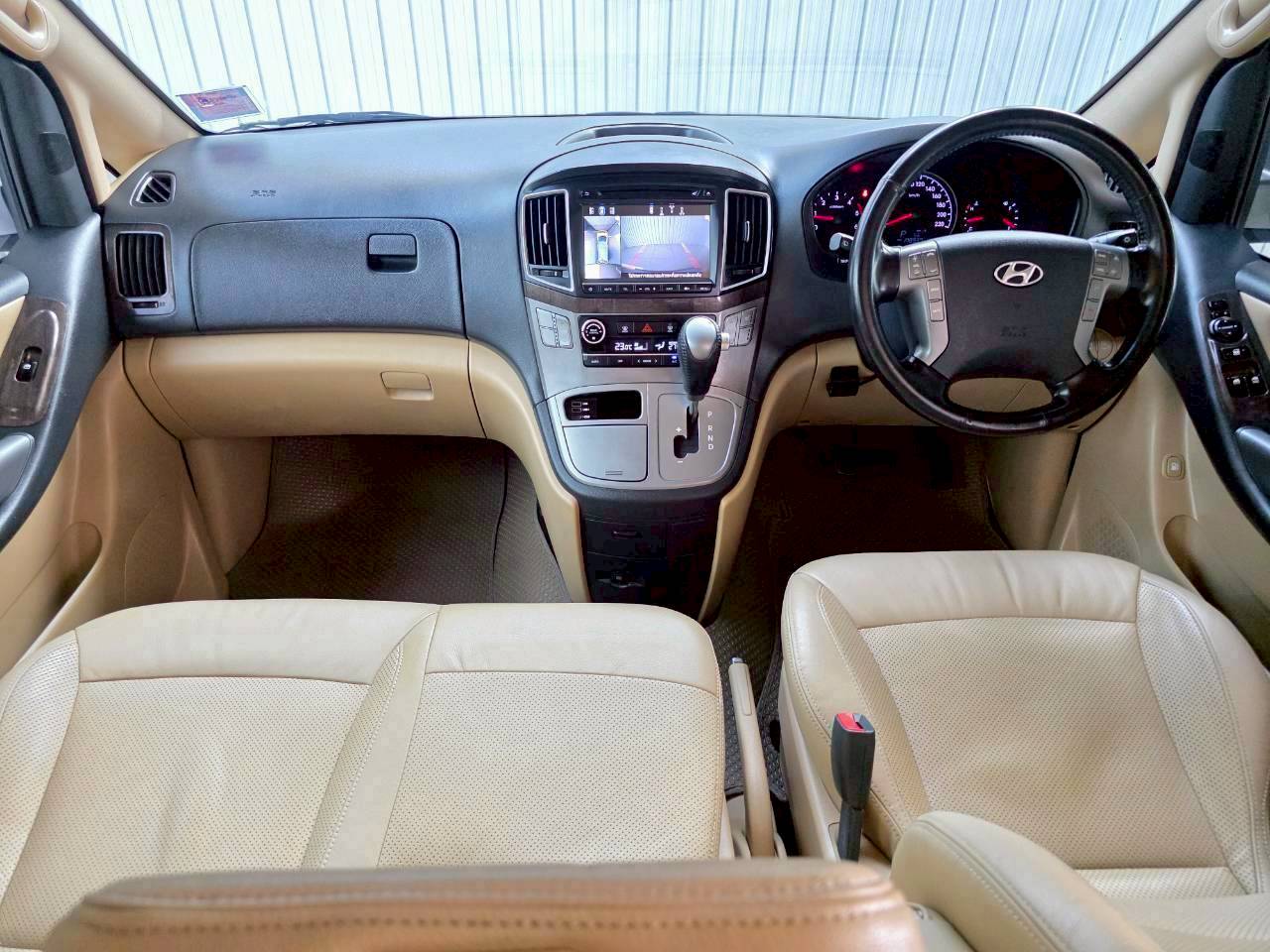 2016 HYUNDAI H1 DELUXE